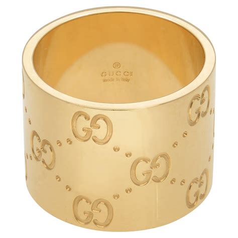 Gucci ring logo